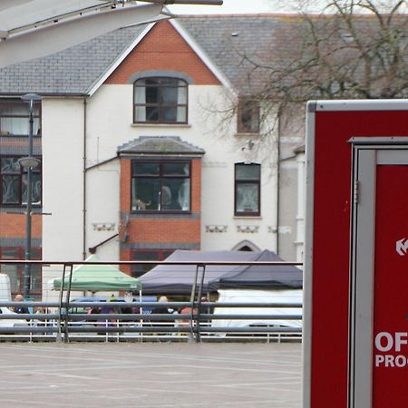1 Fitzhamon Embankment Apartments Opposite Principality Stadium - Long Stay Offer Cardiff Extérieur photo