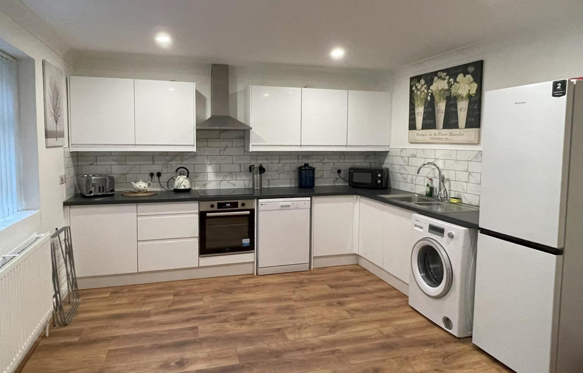 1 Fitzhamon Embankment Apartments Opposite Principality Stadium - Long Stay Offer Cardiff Extérieur photo