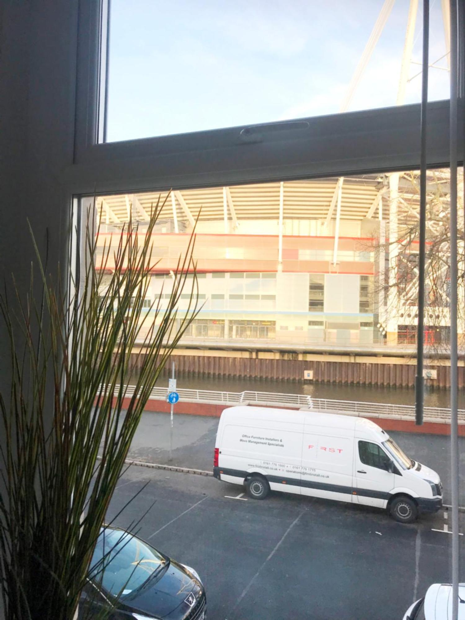 1 Fitzhamon Embankment Apartments Opposite Principality Stadium - Long Stay Offer Cardiff Extérieur photo
